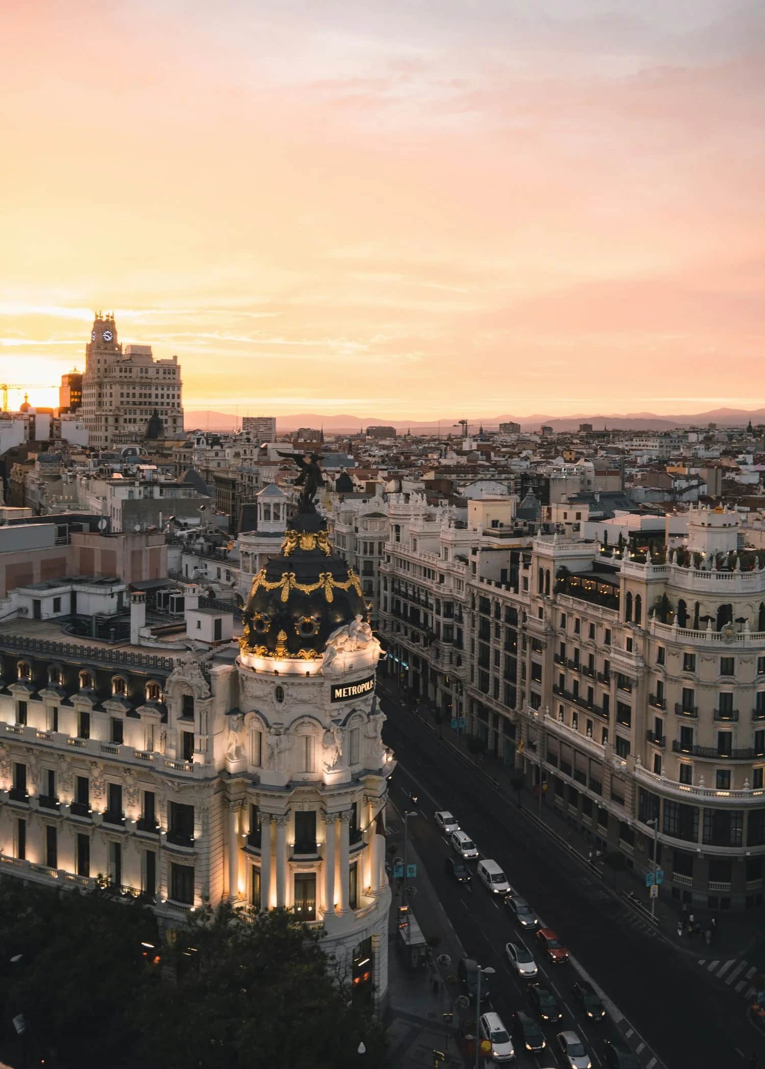 Luxury apartment with terrace overlooking Madrid
